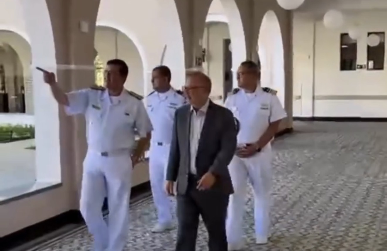 Comandante do 2º Distrito Naval visita Hospital Casa de Retiro São Francisco, em Salvador