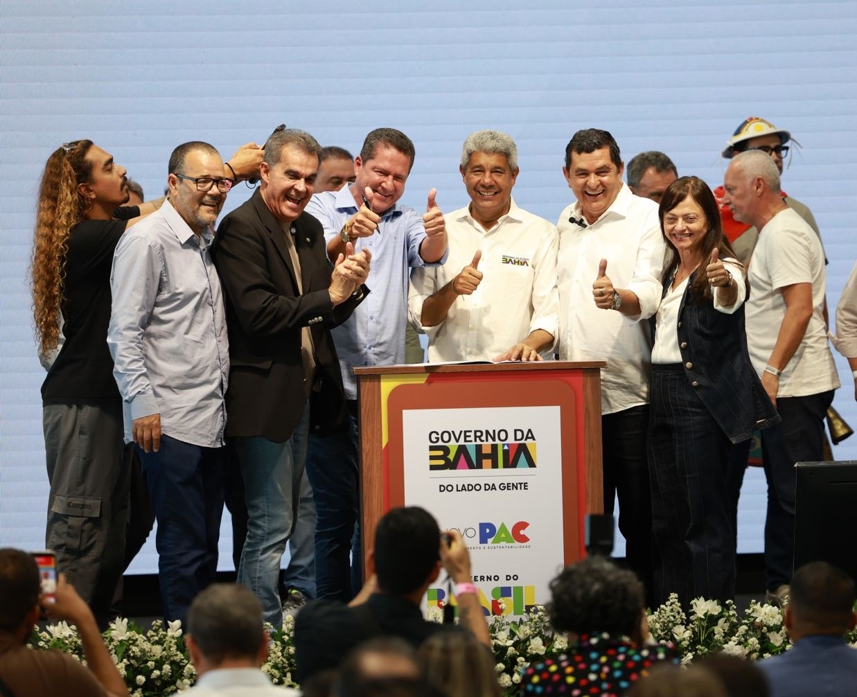 Governador Jerônimo Rodrigues anuncia mais de R$ 1,7 bilhão em investimentos para 200 municípios da Bahia