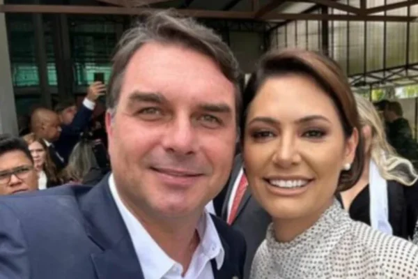 Michelle Bolsonaro é cotada para participar de ato de Flávio Bolsonaro em Salvador