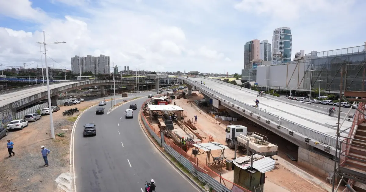 Prefeitura inicia lançamento de vigas do novo Viaduto Antônio Linhares na Avenida ACM; trânsito será alterado