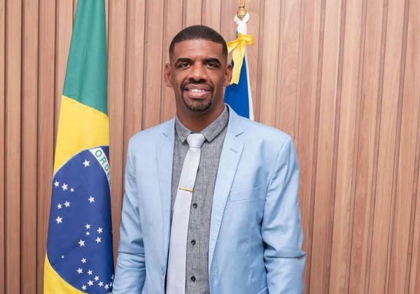 Vereador investigado por violência doméstica retorna à Câmara Municipal