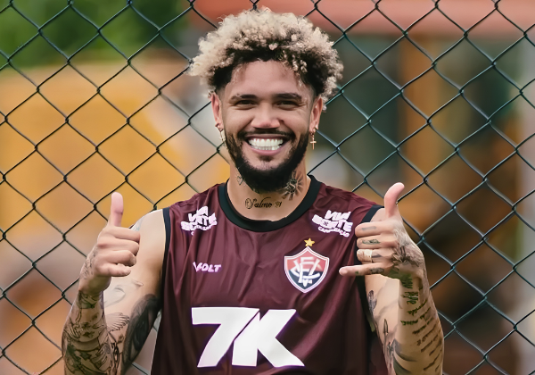 Vitória negocia empréstimo de centroavante para o Cuiabá